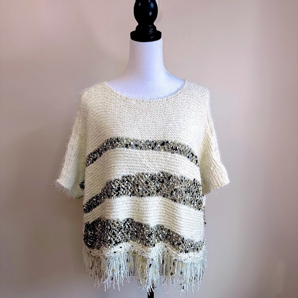 NWT Anthropologie Moth Crewneck Ivory with Metallic Thread Poncho Size Small - Picture 4 of 15